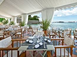 Hotel Belles Rives Offers A Private Beach And Pier With Access To Water Sports For The Adventurous Type The Sea Breeze Cal Hotels In France Hotel Antibes