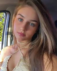 Hola buenas tardes yo quisiera besar tu boquita y probar la dulzura de tus  labios