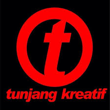 Ada cerita tentang aku dan dia dan kita bersama saat dulu kala ada cerita tentang masa yang indah saat kita berduka saat kita tertawa. Peterpan Semua Tentang Kita By Amran