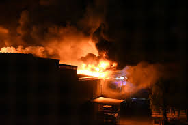 Indagano i carabinieri il primo a inizio maggio, l'ultimo domenica. Devastante Incendio In Un Capannone Prima Monza