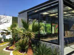 Pérgola de madera clásicainstalada en el jardín. Instalacion De Pergolas Para Albercas Terrazas Y Jardines Idisa Puebla