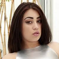 Demi Lowe Personality Type (MBTI, Enneagram, On-Screen Persona)