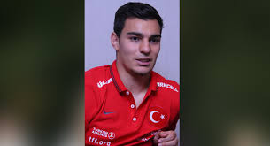 Sık sık tartışan ve daima ayrılıp barışan ünlü oyuncu vildan atasever ile müzikçi mehmet fazilet, yaz ayının başında evlilik kararı almıştı. Kaan Ayhan Kimdir Aslen Nereli Futbol Kariyeri