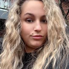 Hello, I am looking for a garage or car shop to replace the original  headlights with new replacement ones (which I already have)