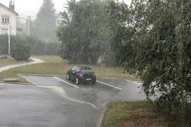 Infosvent, le seul service vous permettant de comparer les relevés vent en direct et en temps réel de nos anémomètres avec les prévisions vent, sur tout le littoral francais ! Meteo Grele Rafales De Vent Forte Pluie Un Violent Orage Eclate Sur Grenoble Quelques Caves Inondees