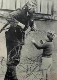 Pin By Gonzalo Azocar On Historical Stuff In 2020 History Historical Photos Berlin Wall