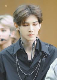 Amber Phares's Instagram, Twitter & Facebook