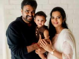 She then married murali vijay and they have a cute son who was born in 2013. Thalaivi Director Al Vijay Celebrates Son S First Birthday Pictures From Event Go Viral
