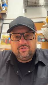 Sunday is not going as planned! One of our display cooler broke over night  and we lost alot of cheesecake. 😔 We still have our other display cooler  and I'm working to