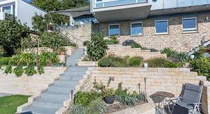 Stutzmauer Fur Hang Und Terrasse Steinmauer Gartengestaltung Inspiration Mauer Terrasse Hang Natursteinmauer Steinmauer Garten Gartengestaltung