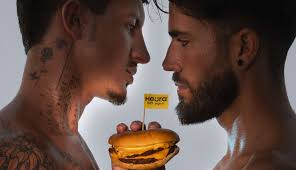 Heura y el restaurante Guakame exponen sus hamburguesas en el Museo Erótico  de Barcelona