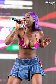 Feol Milli Kba Ker Lhet Opitz Barbi Ex Nek A Kisziv Rogtatott | sexiezpix  Web Porn