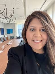 Iris Levitt's Instagram, Twitter & Facebook