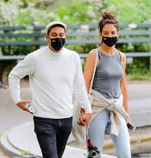 This fanpage is not in contact with katie holmes, so it is. Katie Holmes And New Boyfriend Emilio Vitolo Wore Evolvetogether Masks Instyle