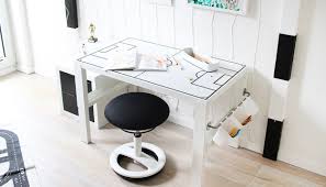 Do It Yourself Schreibtisch Fur Fussballfans Selbst Bauen Ikea Hack Schreibtisch Pahl Ikea Ikea