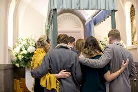 How To Ask For Donations For Funeral Expenses: 3 Templates