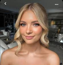 Makeup artist jobs in Calgary or beauty scene advice needed