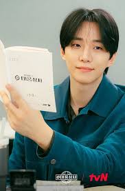 Kim Min Ha-yoon X Lee Jun-ho-yoon reading the script for Saturday drama  'Typhoon Boss'👀 I think it's a story of struggle to save small businesses  that have been ruined due to the