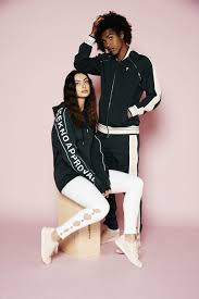 Fluid Fashion Gender Neutral Clothing Trends Everyone Should Try Unisex Style Outfits Unisex Clothing Fashion Unisex Clothes