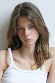 Lena Huang (lenahuanghyl)