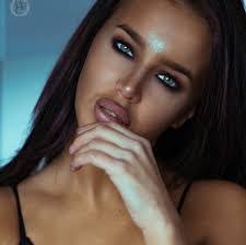 Sarah Walz's Instagram, Twitter & Facebook