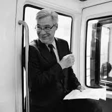 Senator sheldon whitehouse has been in office since 2007.the democratic senator sheldon whitehouse's term is set to end in bailey's beach club that is supposedly for white members onlycredit: Sheldon Whitehouse Senwhitehouse Twitter