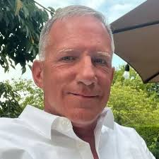 I've never felt like a number at MSK,” says Dennis, who was treated at MSK  for stage 4 kidney cancer. “Everyone who takes care of me knows exactly who  I am, and