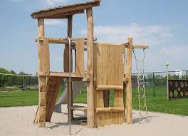 Auch verschiedene seilkonstruktionen laden die kinder zum klettern ein. Rutschenturm Mit Kletterwand Aus Holz Ziegler Spielplatze Kletterwand Klettergerust Garten Holz Spielplatz