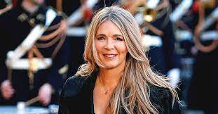 Viewers fell in love with the adventures of hélène rollès, who made her debut at the end of the 1980s. Helene Rolles Se Confie Sur Sa Vie Privee Six Ans Pour Adopter Ses Enfants