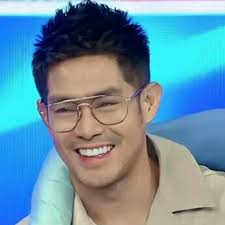 Pinarangalan ng Far Eastern University ang komedyante at host na si Jose  Mari Viceral o mas kilala bilang "Vice Ganda" sa showbiz industry. Kinilala  si Vice Ganda para sa kaniyang pagiging stand-up