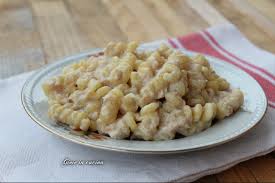 Satisfy your craving with tender pasta tossed in creamy alfredo sauce and topped with grilled chicken. Pasta Cremosa Con Tonno E Philadelphia Gioie In Cucina