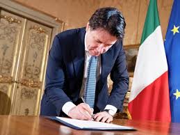 Al termine della riunione, il presidente draghi ha tenuto una conferenza stampa con i ministri franco e orlando. Conte Sul Nuovo Dpcm Conferenza Stampa Chiusure Non Coprifuoco Per Natale Sereno Corriere It