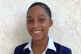 Leah Arthur's Instagram, Twitter & Facebook