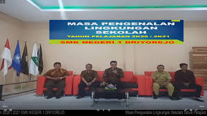 20 juli 2020), kegiatan masa pengenalan lingkungan sekolah (mpls) dengan tema kenali budaya industri berwawasan aswaja tanpa mengenal ruang dan waktu dilaksanakan secara tatap muka 1 hari online 2 hari sesuai dengan juknis dari kementrian dinas pendidikan dan kebudayan, dan dinas provinsi jawa tengah , hal tersebut dikarenakan masih … Driyorejo Gresik Smkn 1