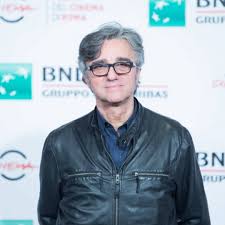 È stato il vincitore del festival di sanremo 2018 nella categoria nuove proposte con il brano il ballo delle incertezze, ed è arrivato secondo a sanremo 2019 con il brano i tuoi particolari Yacah8m9xx93vm