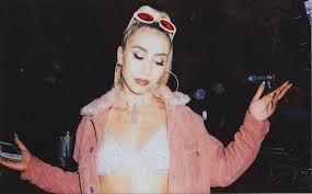 Born and raised in virginia, she initially garnered music industry attention with her 2012 mixtape, drunken babble, which was followed by her debut ep. Kali Uchis Is The Epitome Of Talent And Style And We Re Living For It Hellogiggles