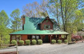 Smoky mountain getaway is a beautiful private log cabin with game room, indoor pool access, wifi internet in hidden springs resort, which is located in a mountain resort behind splash country and dollywood! 4 Bedroom Cabins Pigeon Forge Gatlinburg Tn Oak Haven