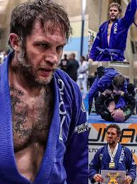 Tom Hardy won gold at a Brazilian jiu-jitsu event in the UK 🤯 (via  @Taped_Fingers)