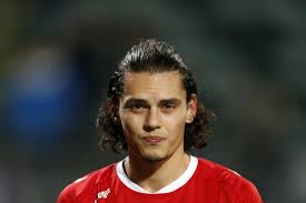 1.85 metre boyunda olan enes ünal santrafor pozisyonunda görev almaktadır. Enes Unal News Views Gossip Pictures Video The Mirror