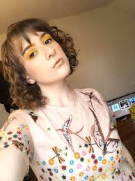 Hi I hope all is well? You look so beautiful and healthy ❣️ Do you like  yellow? 😍😍