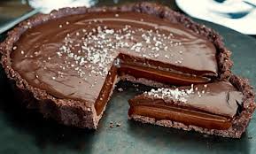 La Tarte Chocolat Au Caramel Et Au Beurre Sale Est Une Tarte A Base De Pate Au Cacao Garnie D Recette Tarte Chocolat Tarte Chocolat Caramel Tarte Au Chocolat