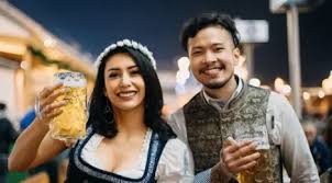 Pasangan aktris tyas mirasih dan raiden soedjono akhirnya menikah usai berpacaran selama dua tahun. Bulan Madu Tyas Mirasih Dan Suami Nikmati Festival Bir Entertainment Fimela Com