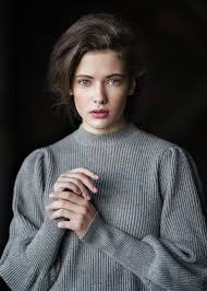 مَرء؛ تسمى أيضا امرأة) هي أنثى الإنسان البالغة، كما الرجل هو ذكر الإنسان البالغ، وتستخدم الكلمة لتمييز الفرق الحيوي (البيولوجي) بين أفراد الجنسين الرجل والمرأة ØµÙˆØ± Ø¥Ø­ØªØ±Ø§ÙÙŠØ© Ù„Ù€ Ø£Ø¬Ù…Ù„ Ù†Ø³Ø§Ø¡ ÙÙŠ Ø§Ù„Ø¹Ø§Ù„Ù… Ù„Ø­Ù† Ø§Ù„Ø­ÙŠØ§Ø©