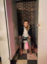 Melissa marie benoist (born october 4, 1988) is an american actress and singer. Melissa Benoist On Instagram Loo Loo Directing In A Loo Supergirltv