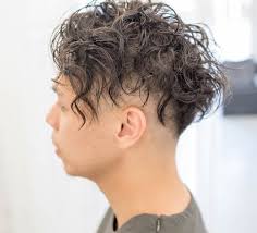 Dan pada akhir tahun 2019 lalu. 15 Model Rambut Pria Jepang Buat Penampilan Keren Mas Kulin Com