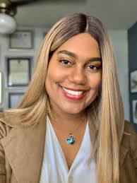 Good morning friends and clients. 🌅 I know that I often make posts about  my profession, but today I want to tell you a little about myself, so that  you can get