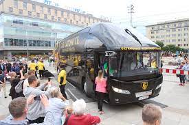 Ale gks tychy straszy rywali, że słaby na wiosnę na pewno nie jest i chce jak petarda wlecieć do 1. Nowy Autokar Gks U Katowice Zdjecia Dziennik Zachodni