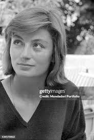 Nicole Dreyfus's Instagram, Twitter & Facebook