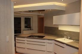 Lassen sie sich nicht vom hübschen design so mancher abzugshaube blenden, sondern prüfen sie zuerst, über welche lüfterleistung die dunstabzugshaube verfügt. Dunstabzug Nach Unten Platzproblem Kuchen Forum