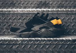 Style variations may also include navy blue huaraches women's sandals, purple huaraches, silver huaraches, gray huaraches, pink and grey huaraches, gold, maroon, or green. Nike Air Huarache Black Gold 318429 025 Sneakernews Com